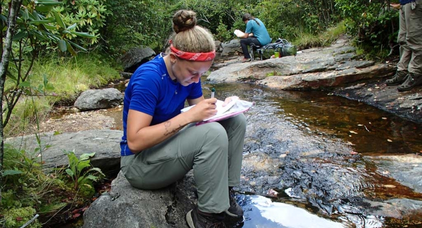 student sets goals on outdoor leadership course